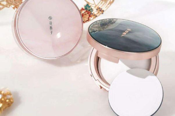花西子粉饼真的好用吗 花西子粉饼哪个色号好 花西子粉饼真的好用吗 花西子粉饼哪个色号好