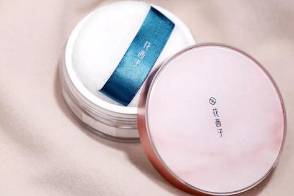 花西子粉饼真的好用吗 花西子粉饼哪个色号好 花西子粉饼真的好用吗 花西子粉饼哪个色号好