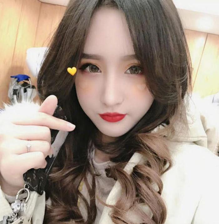 快手网红大美晒背后纹身，看到价格后懵了！网友：这辈子都纹不起