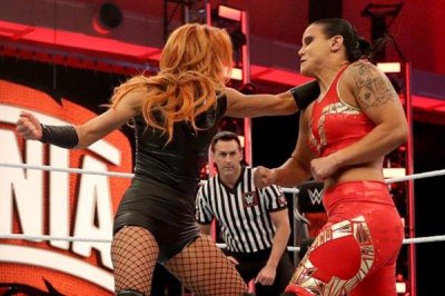 ​wwe女子无上衣摔角画面太辣眼不忍直视