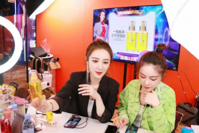 ​薇娅多大真名叫什么  揭秘薇娅的心酸成名史每一个人的成功都不容易