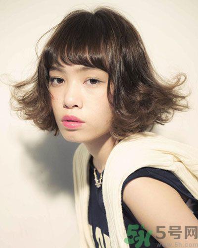 发尾往外翘怎么办?3秒让你成为时尚可爱的外卷造型