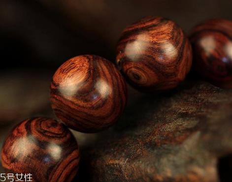 紫檀柳手串怎么盘 大神的盘玩心得 紫檀柳手串怎么盘 大神的盘玩心得