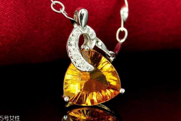 怎么鉴定黄水晶真假 假货非常逼真 怎么鉴定黄水晶真假 假货非常逼真