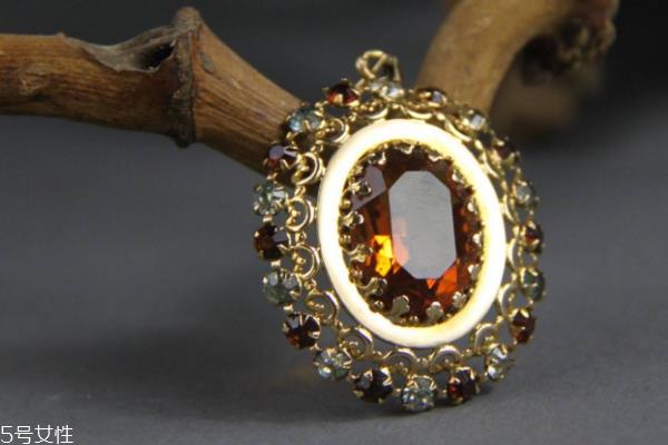 怎么鉴定黄水晶真假 假货非常逼真 怎么鉴定黄水晶真假 假货非常逼真
