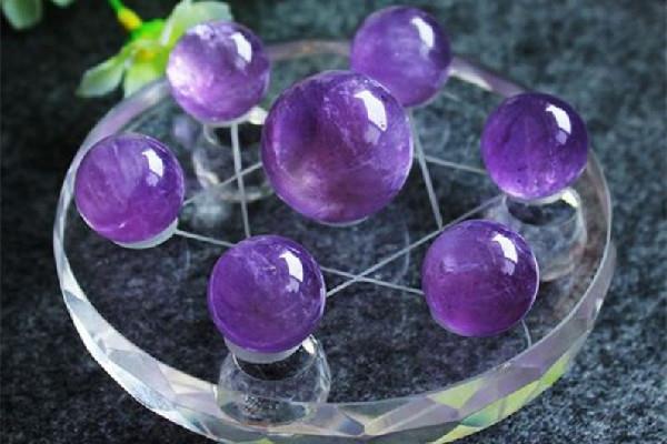 紫水晶是什么星座的幸运石 紫水晶是几月的生辰石 紫水晶是什么星座的幸运石 紫水晶是几月的生辰石