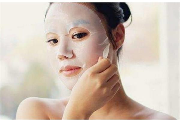 脸干痒用什么补水 皮肤缺水会有什么感觉 脸干痒用什么补水 皮肤缺水会有什么感觉